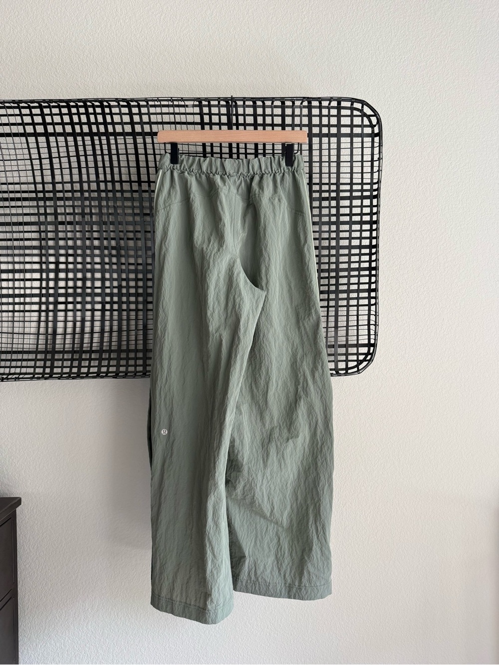 Lululemon Crinkle Nylon Mid-Rise Track Pant
Wordmark - Picture 9 of 9